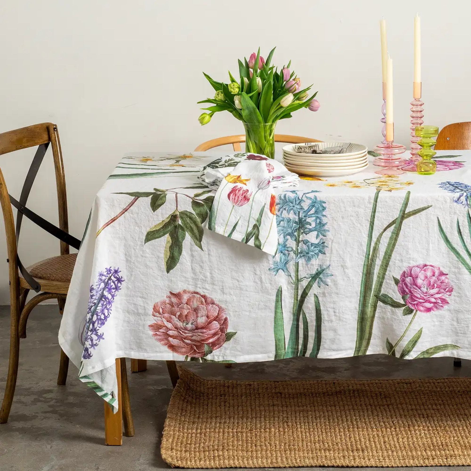 Linoroom Early Flowers linnen tafelkleed en servetten, witte basis, kies je formaat
