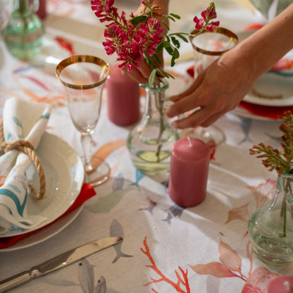 Linnen tafelkleed Ondiva met koraal, visjes, kwallen etc, kies je formaat (ook rond, tafelloper, placemats en servetten)