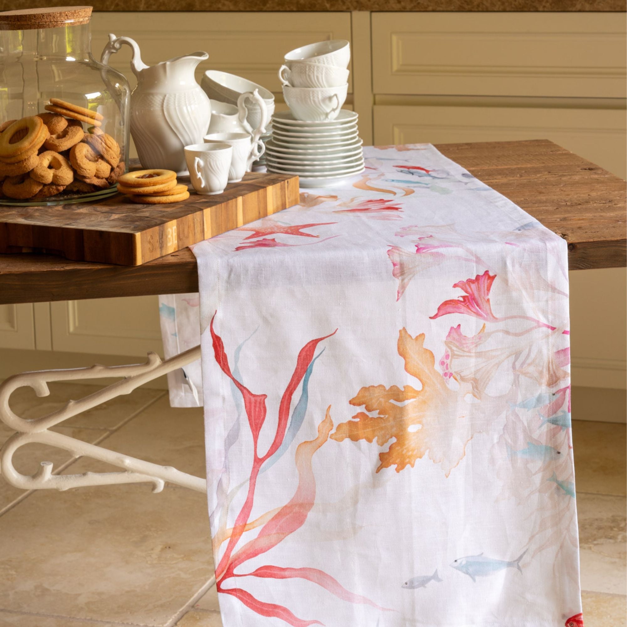 Linnen tafelkleed Ondiva met koraal, visjes, kwallen etc, kies je formaat (ook rond, tafelloper, placemats en servetten)