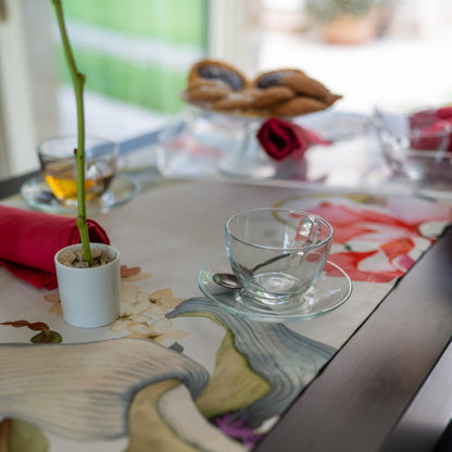 Voorverkoop! Katoenen tafelkleed Onirica met kleurrijke geaquarelleerde fantasiebloemen, kies je formaat (ook rond en als tafelloper)