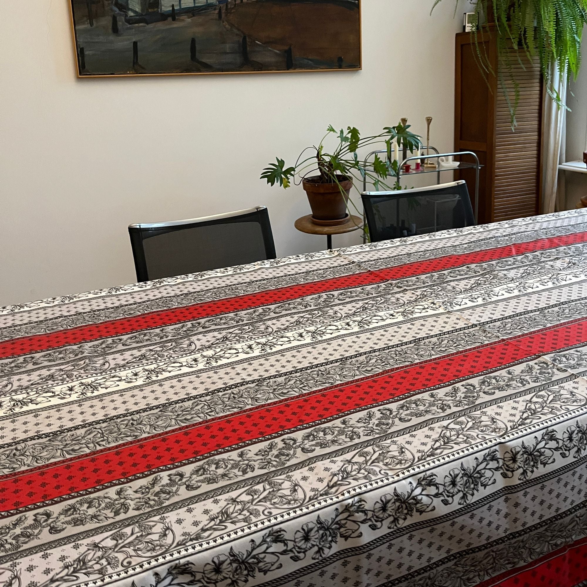 Gecoat katoen van de rol. Provençaalse print, rood, wit, grijs zwart, per 50 cm | 150 breed