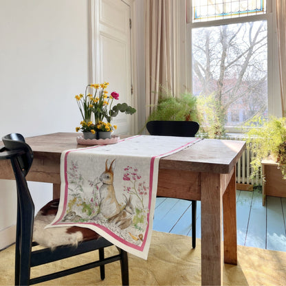 Remi tafelloper en tafelkleden voor Pasen met hazen, eendjes in een frisse lenteweide, kies je formaat