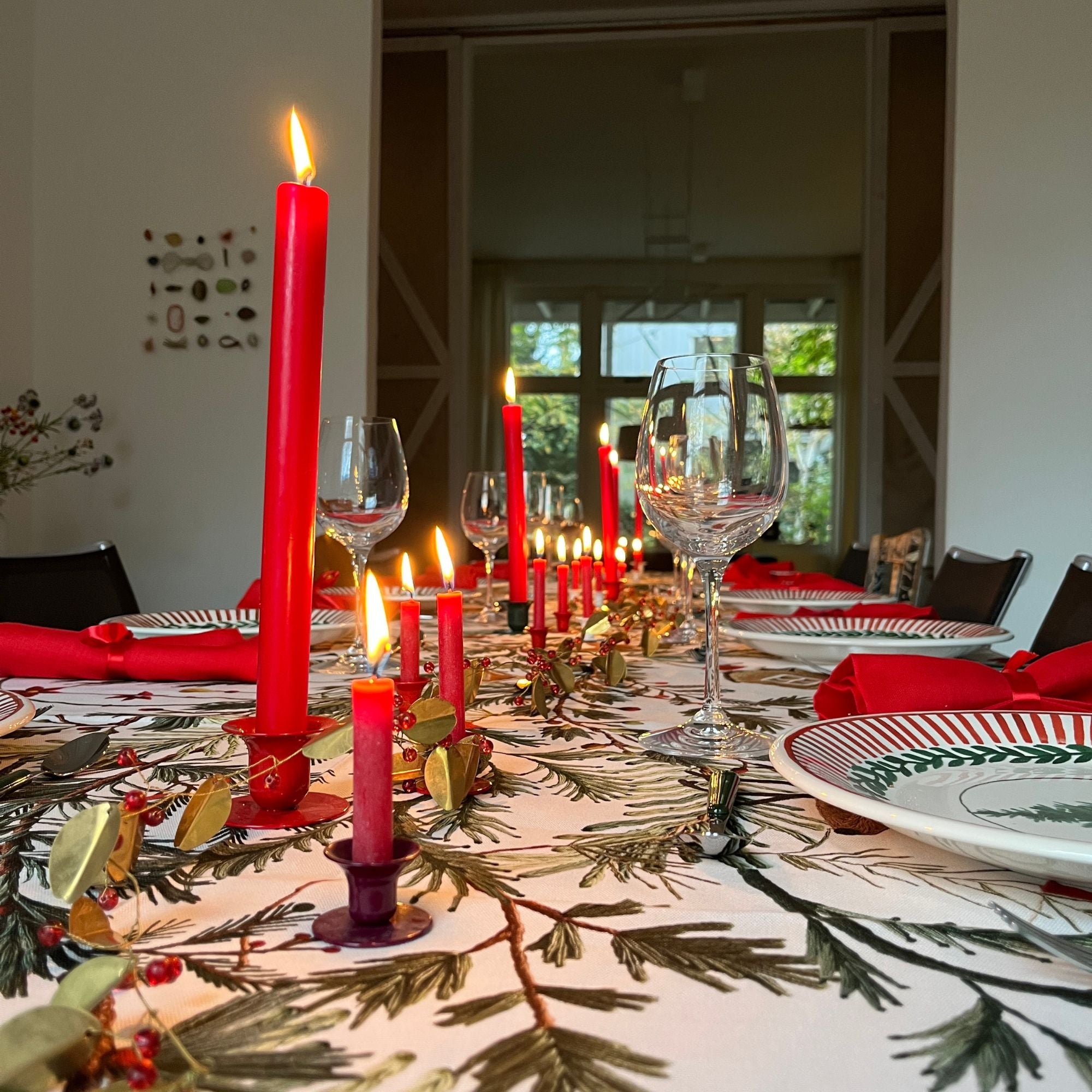 Op maat gemaakt kersttafelkleed Rudy met hert, kersttakken en -decoratie, katoenen stof per 50 cm
