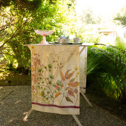 Selvatica Leinentischdecke mit Bordüre aus wilden Sommerblumen, wählen Sie Ihre Größe (auch rund und als Tischläufer erhältlich).