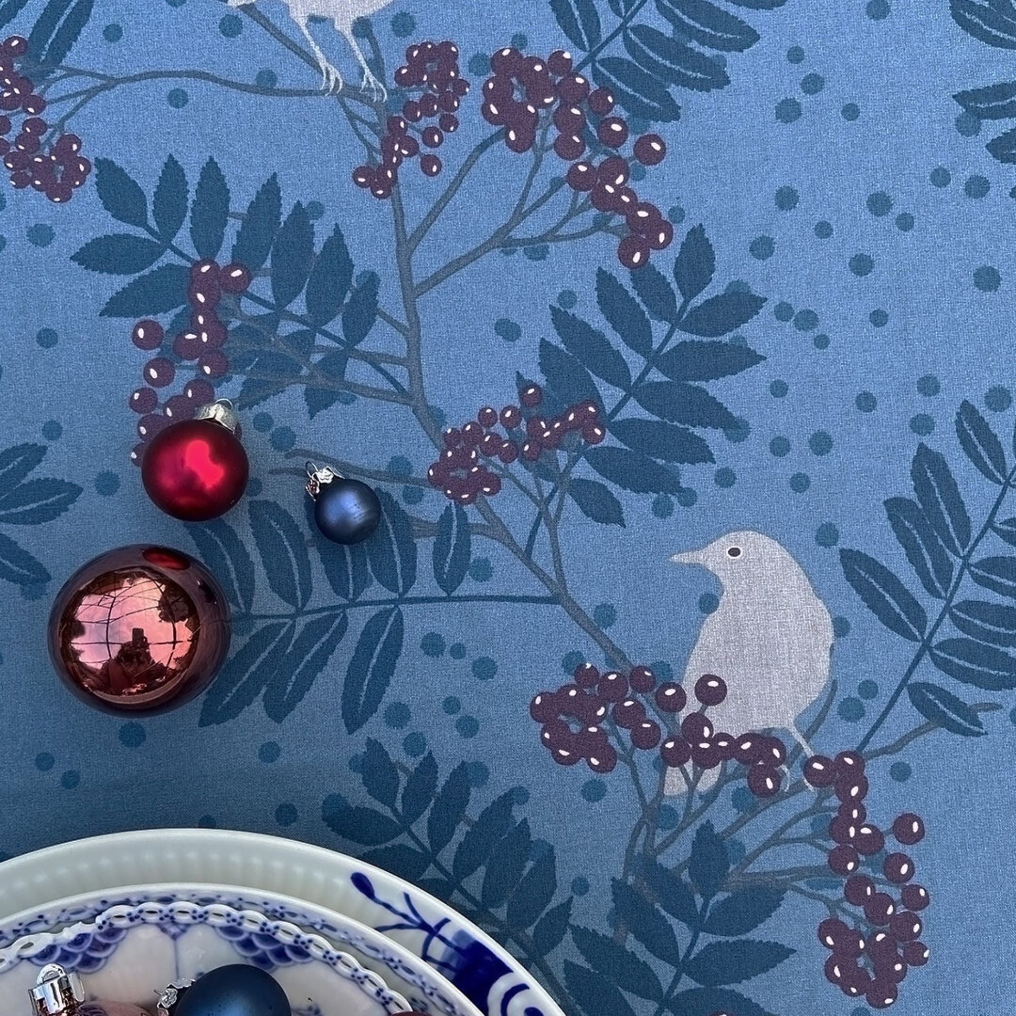 Suzanne Schjerning wipeable tablecloth Merel blue with acrylic coating | per 50 cm unit