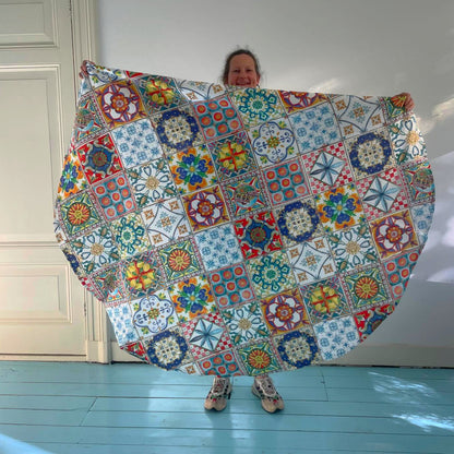 Katoenen tafelkleed Camastra met 'Zuid-Spaanse tegelvloer', kies je formaat (ook rond en als tafelloper)