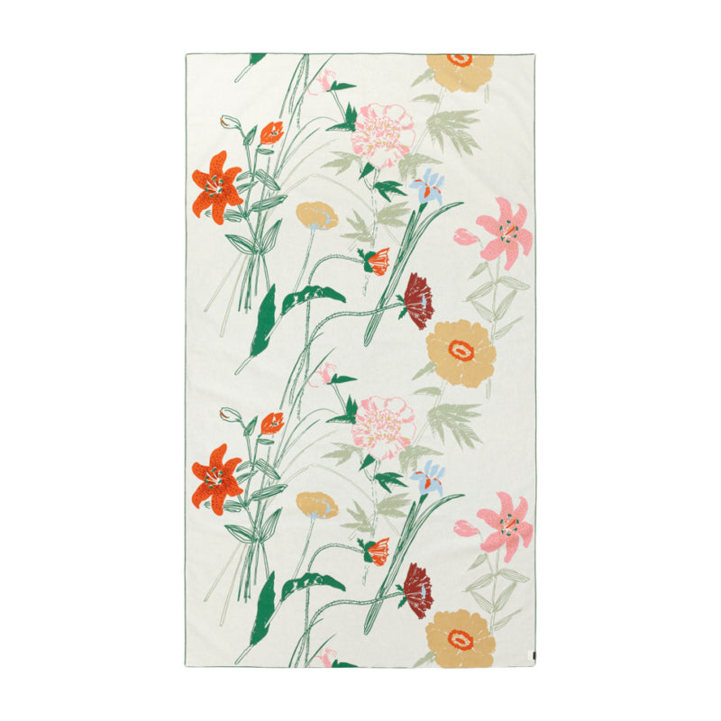 Marimekko Puutarhakutsut tafelkleed met bloemen in lichtblauw, beige, roze, groen, oranje | 140 x 250