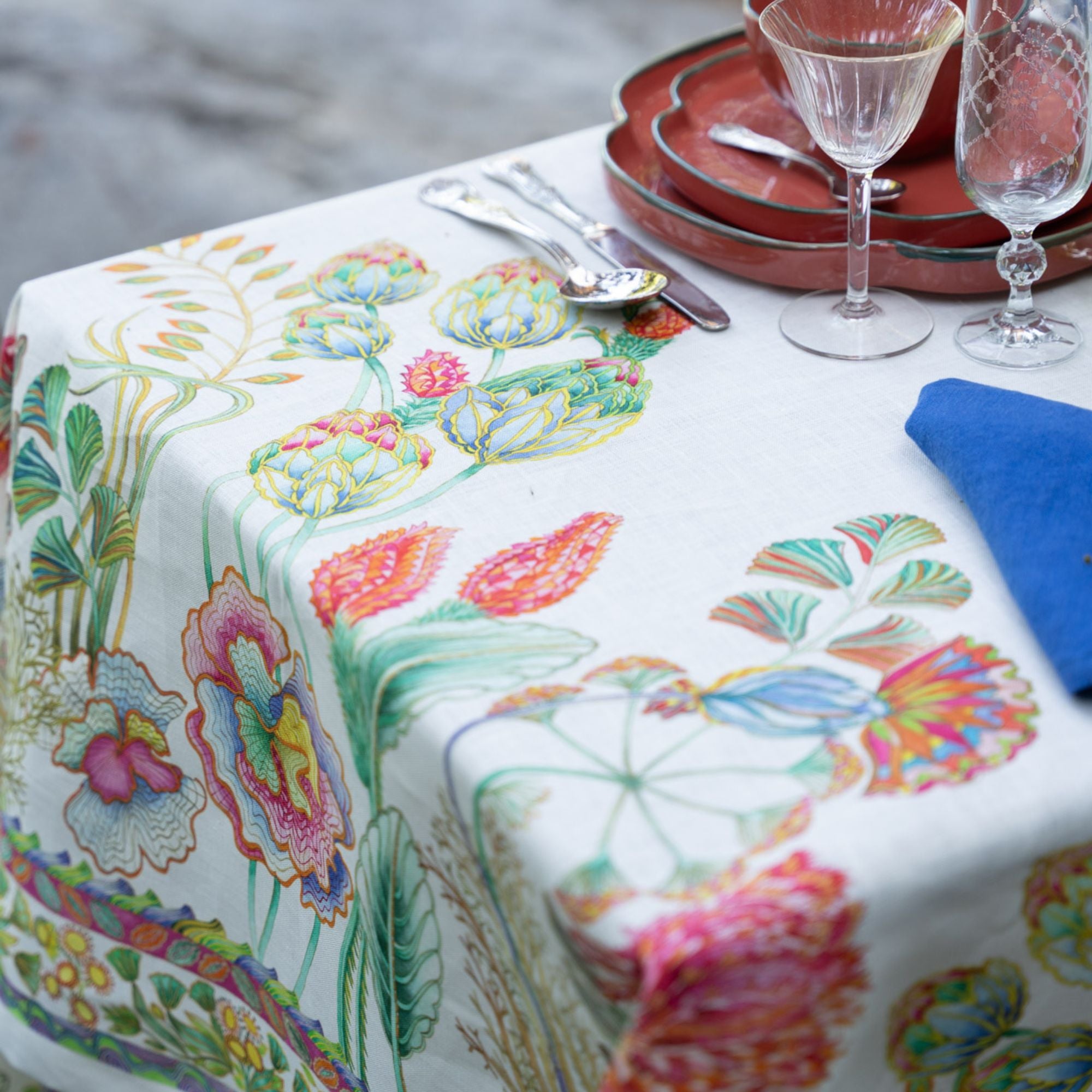 Artigemme linnen tafelkleed en -loper met kleurrijke fantasiebloemen, kies je formaat