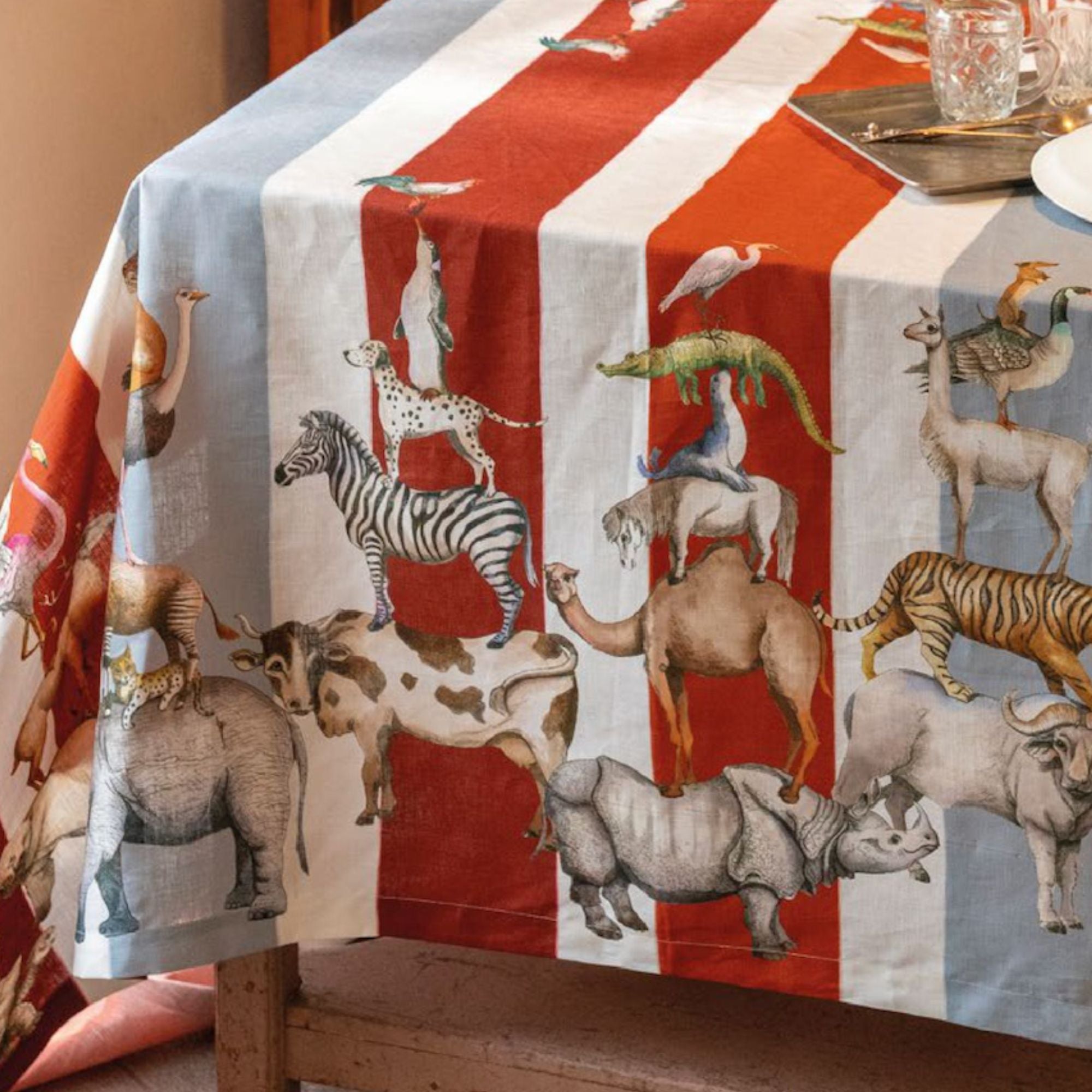 Pre-order! Linnen tafelkleed Brema met strepen en stapels dieren, kies je formaat