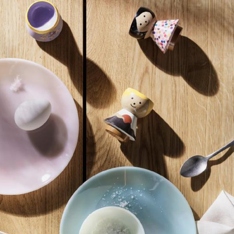 Lucie Kaas Bordfolk Eierbecher Poppy mit fröhlichem Polka Dot Kleid