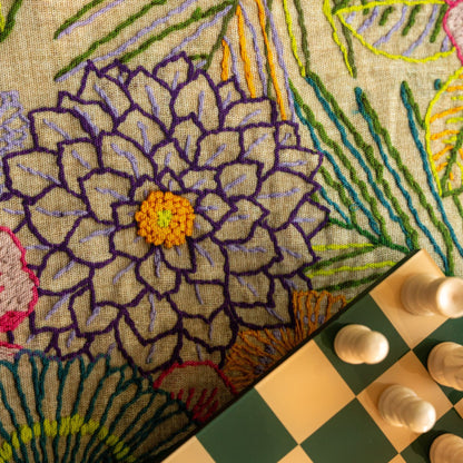 Voorverkoop! Katoenen tafelkleed Dalia met geborduurde bloemen, kies je formaat (ook rond en als tafelloper)