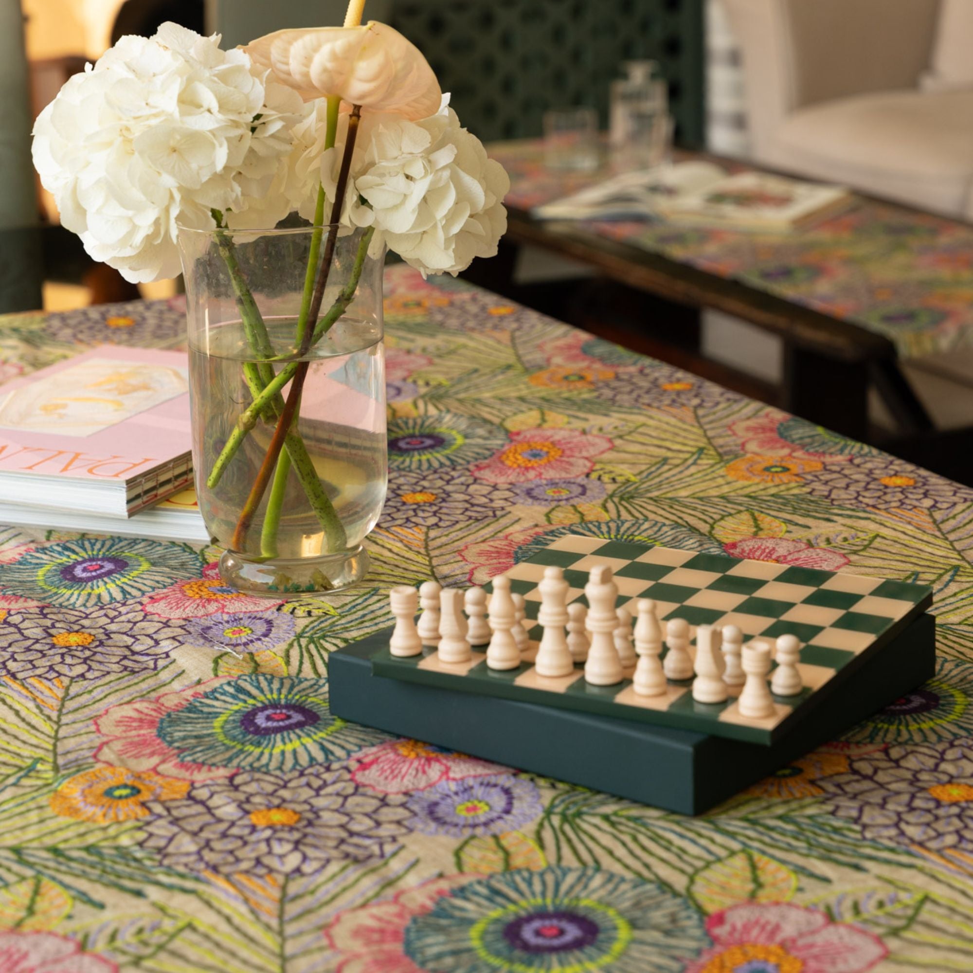 Voorverkoop! Katoenen tafelkleed Dalia met geborduurde bloemen, kies je formaat (ook rond en als tafelloper)