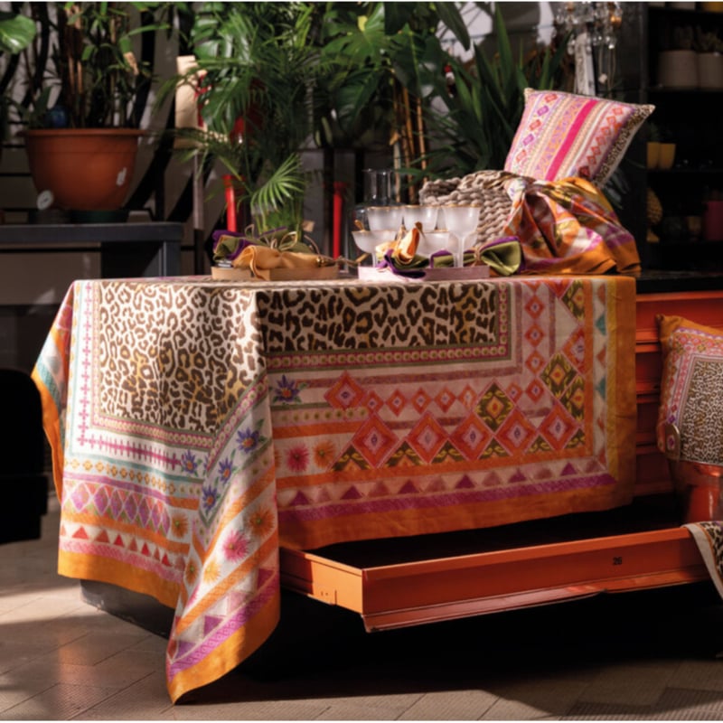 Tafelkleed en -loper Jurta met panterprint en rand in felle kleuren, kies je formaat