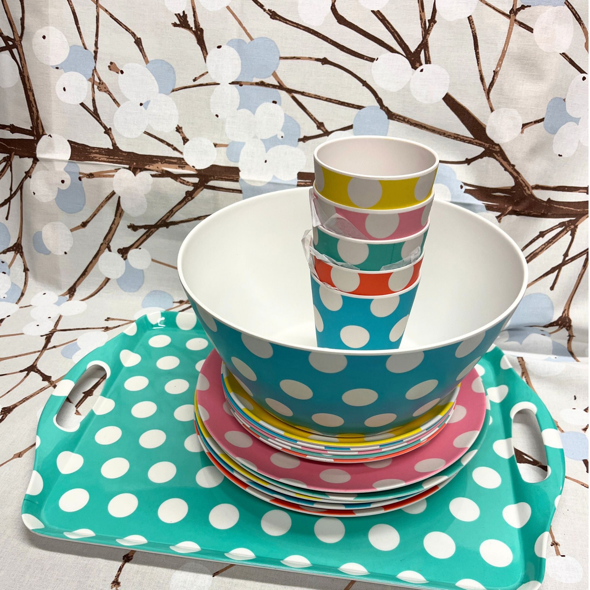 Polkadot kleur, set van schaal, dienblad, bekers, dinerborden en ontbijtborden voor 5 personen | Kleuroptafel