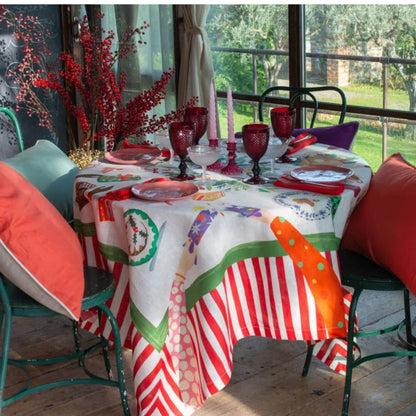 Hand on Christmas kersttafelkleed en loper met handjes die niet van het lekkers kunnen afblijven. Kies je formaat (ook in het rond!)