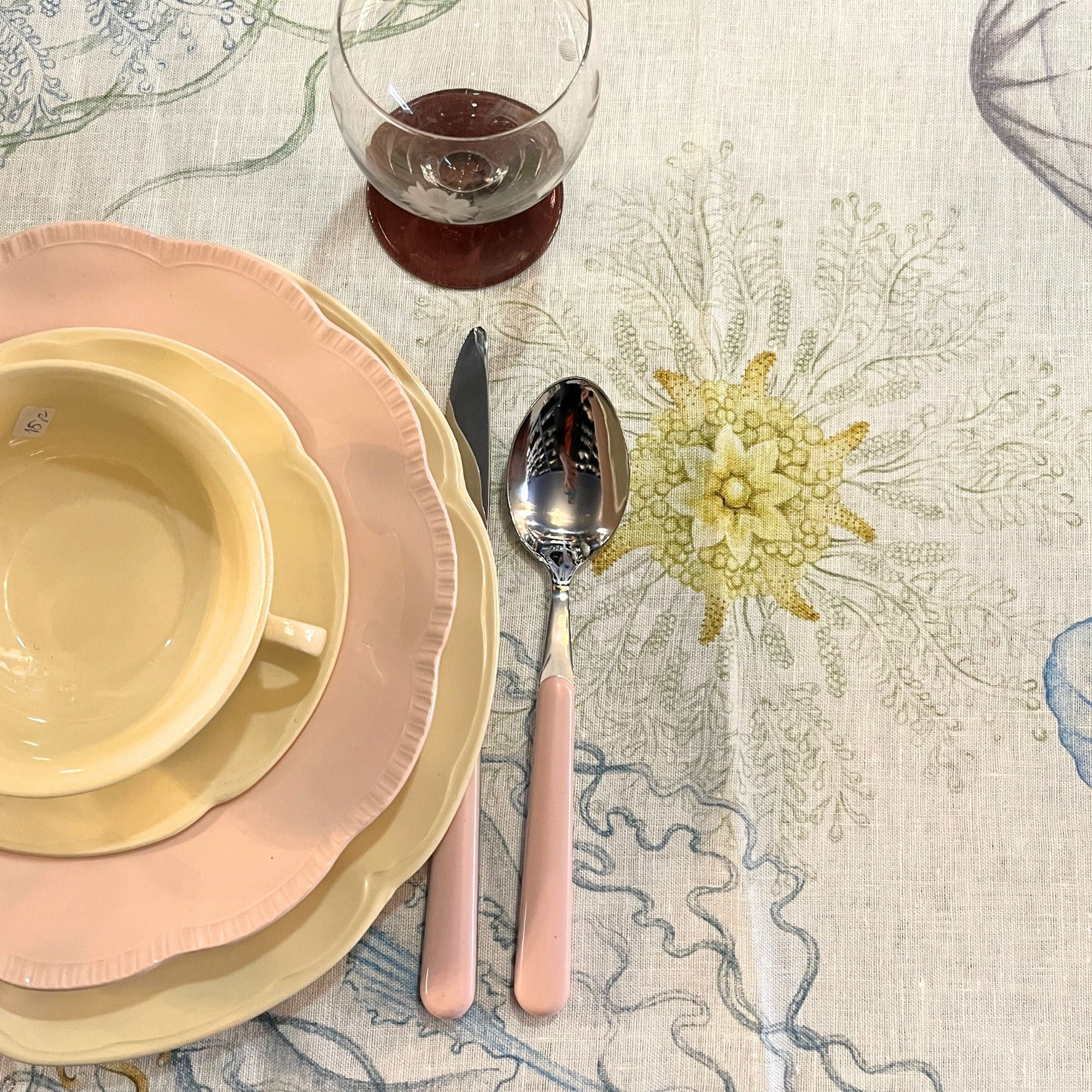 Stof Jelly (voor een XL tafelkleed) met zeepaardjes, koraal, schelpen en kwallen, hennep, per halve meter