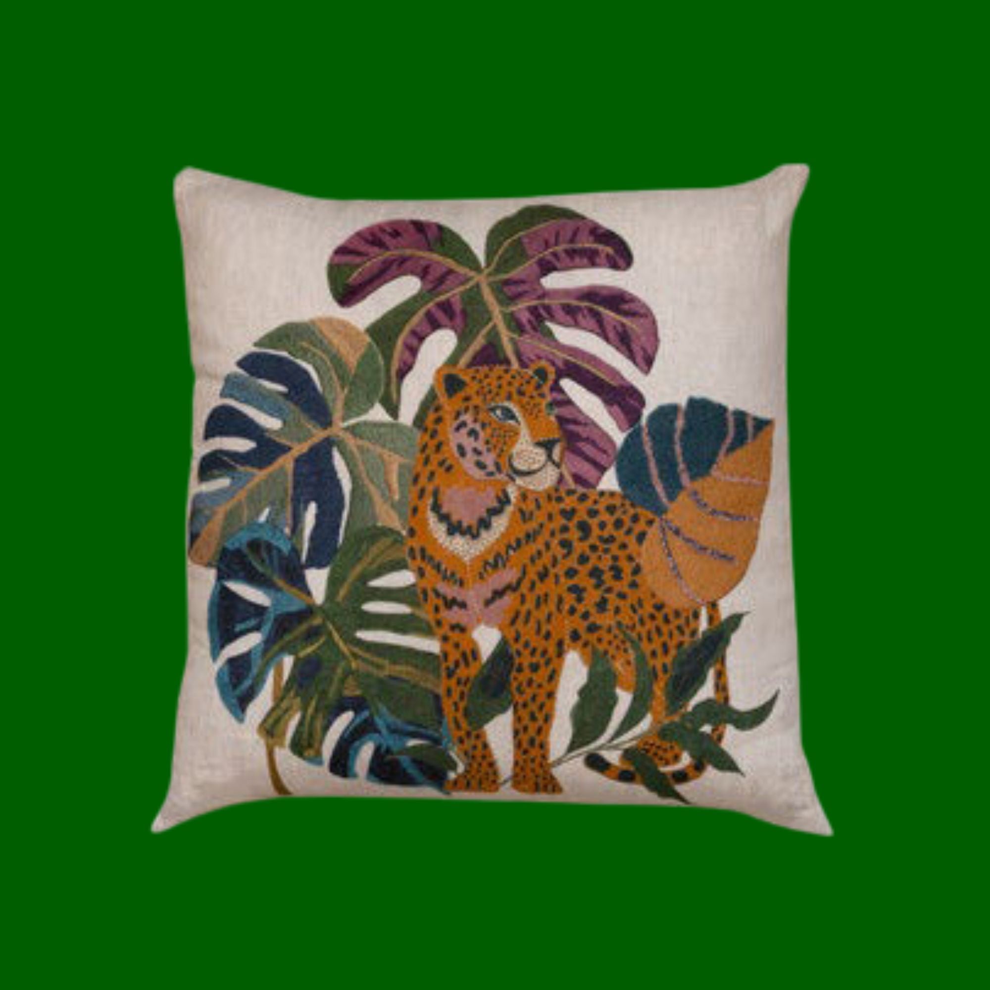 Kussen Leoleaf, bont 'geborduurd' met panters | 55 x 55 cm