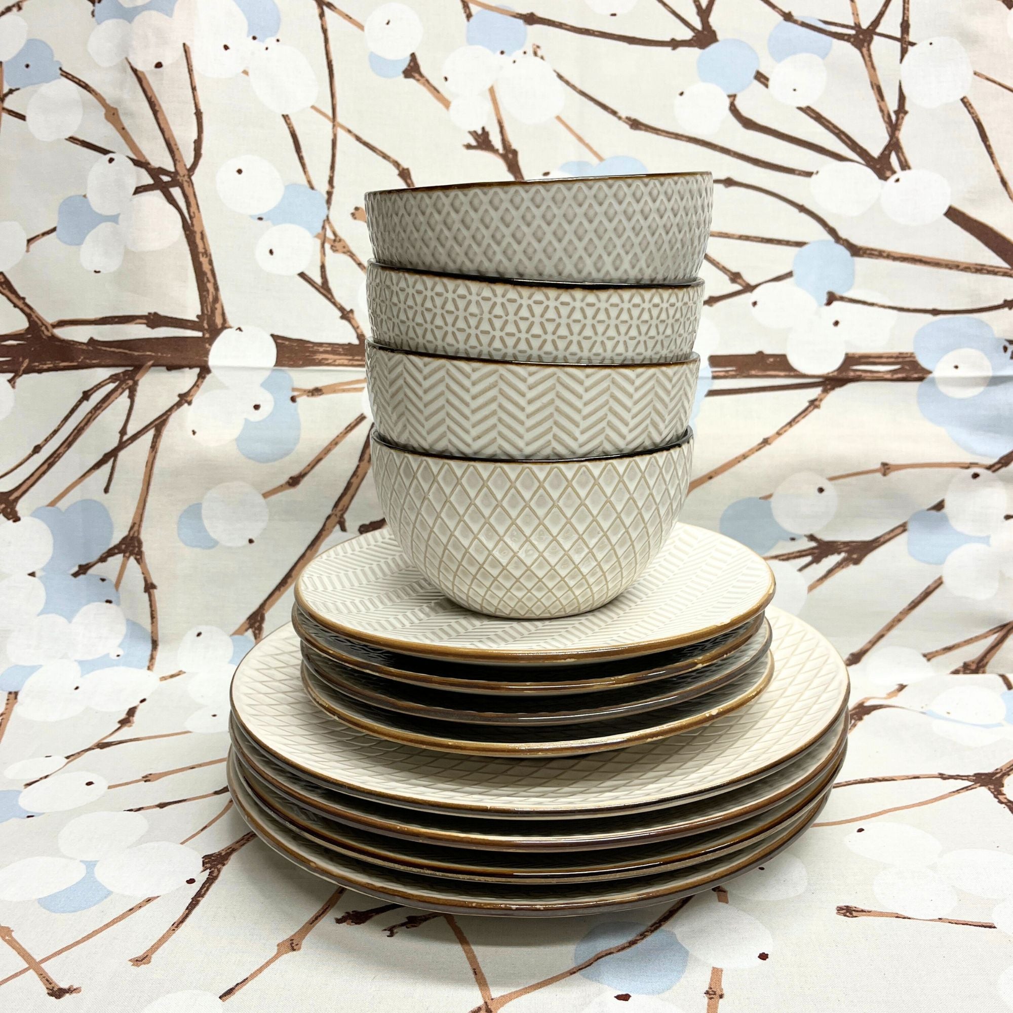 Reliëf servies met bronzen rand, sets van 4 dinerborden, ontbijtborden en kommen | Kleuroptafel