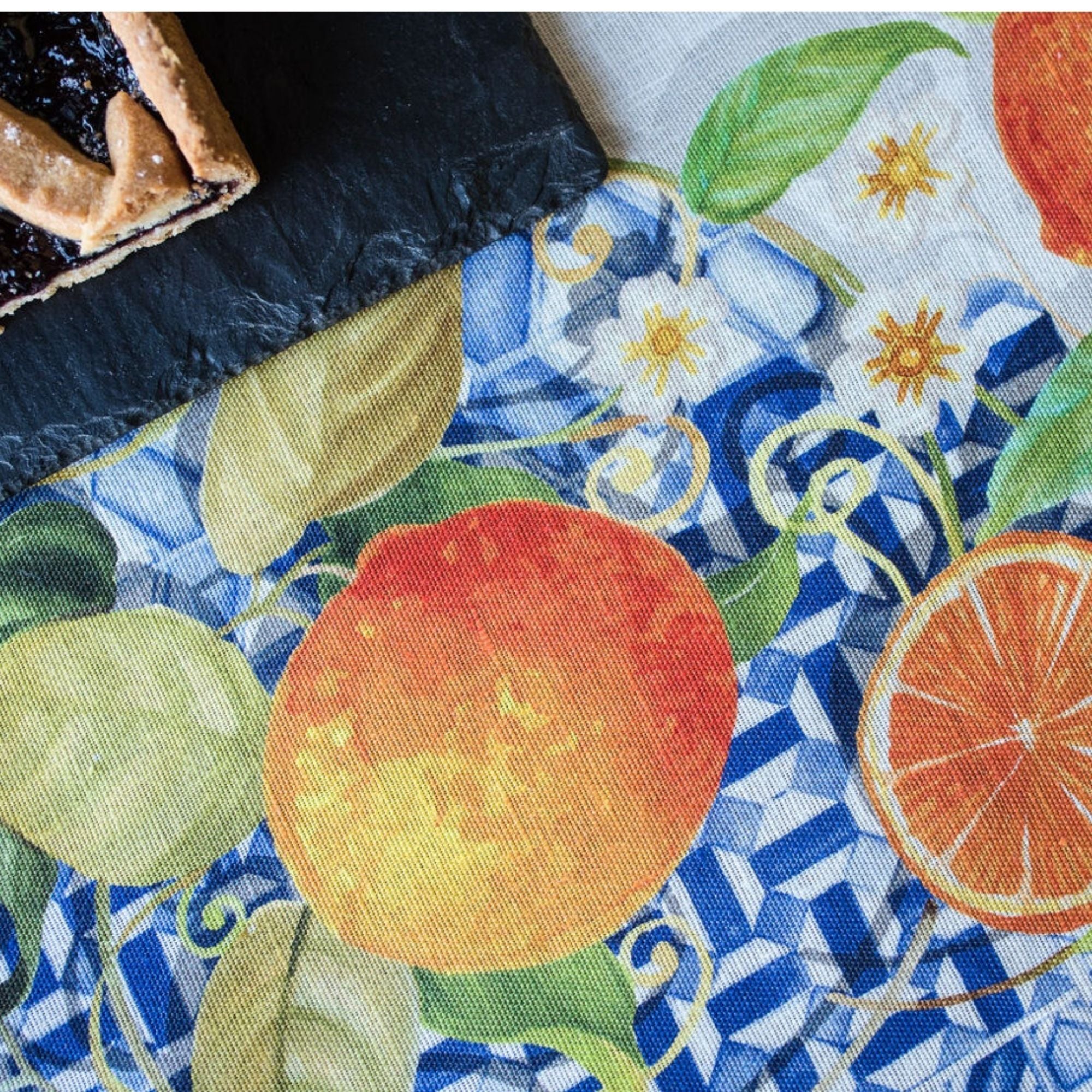 Sevillana linnen tafelkleden en loper met Sevilliaanse tegels, citroenen en sinaasappels, kies je formaat