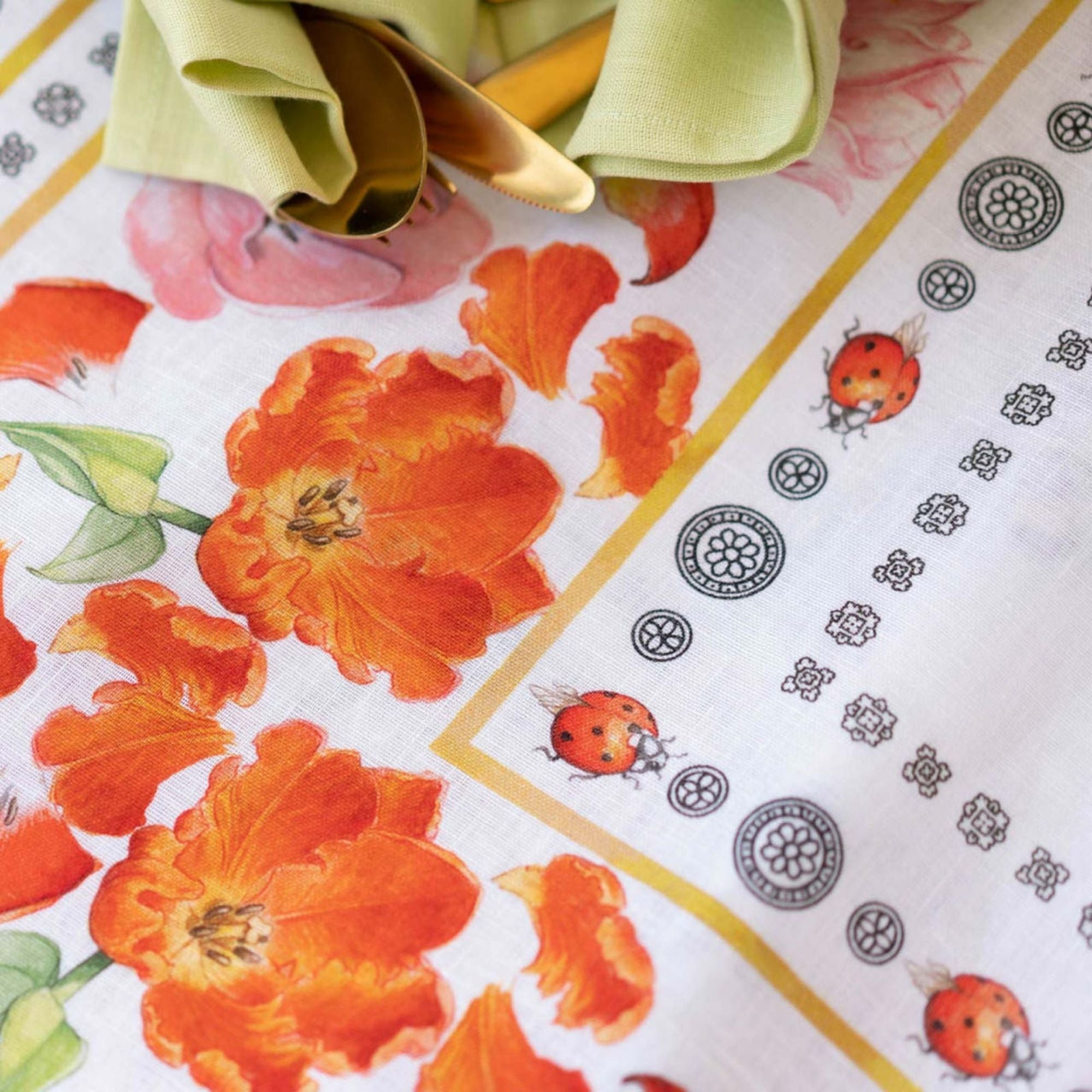Tuli linnen tafelkleden en loper met tulpen, kies je formaat